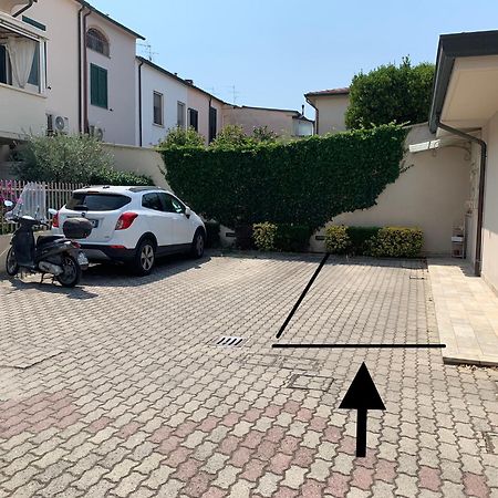 Elegante Villetta Viareggio Esterno foto